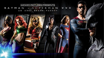 Batman V Superman XXX หนังโป๊ฝรั่ง (An Axel Braun Parody) ล้อเลียนภาพยนตร์ค่าย DC comic รวมตัวเหล่าฮีโร่บ้ากามไล่เย็ดกันทั้งเรื่อง ควยใหญ่ๆยาวๆเอาหีเหล่าร้าย เย็ดกันกระจายน้ำหีกระฉูด ทั้งดูดควยเลียจิ๋มครบสูตร เย็ดจนไม่เหลือความเป็นวายร้ายเลย