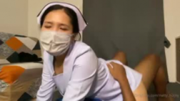 คลิบหลุดพยาบาล Natty_Horny น้องแนตตี้ สาวไทยหีดำ heedum โดนผัวจับซอยหีเย็ดคาชุดพยาบาลก่อนออกไปทำงานจนน้ำแตกคารูหี